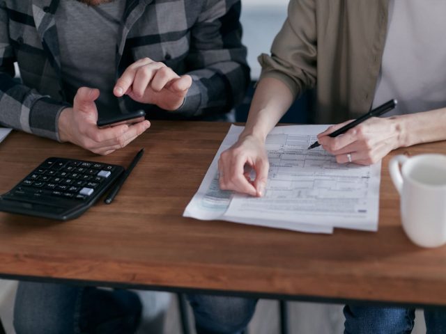 Choisir entre PEA, compte‑titres et autres structures fiscales