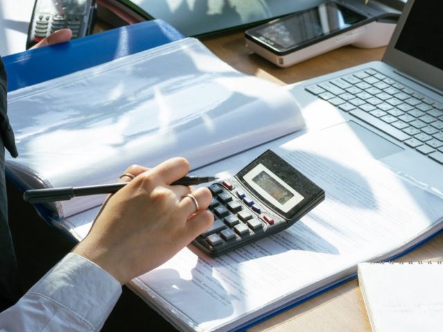 Comparatif des courtiers pour PEA — tableau et fiches