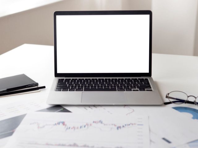 Comparer TradingView et Investing.com pour analyser des actions